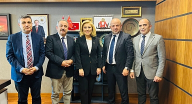Anadolu Yayıncılar Federasyonu Yönetimi Şebnem Bursalı'yı ziyaret etti